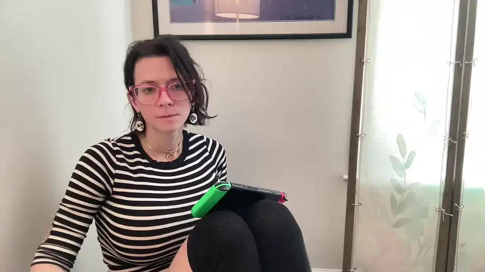 Naomi_reah – [Chaturbate] Caught On Webcam Panties Party – 2025-12-18 14:13:09