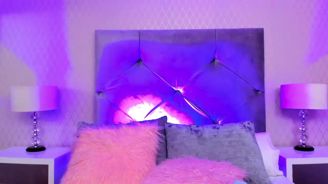 Juanitaperniaa – [Xlovecam] Blowjob Gets Lucky Cam Clip – 2025-05-27 15:52:00