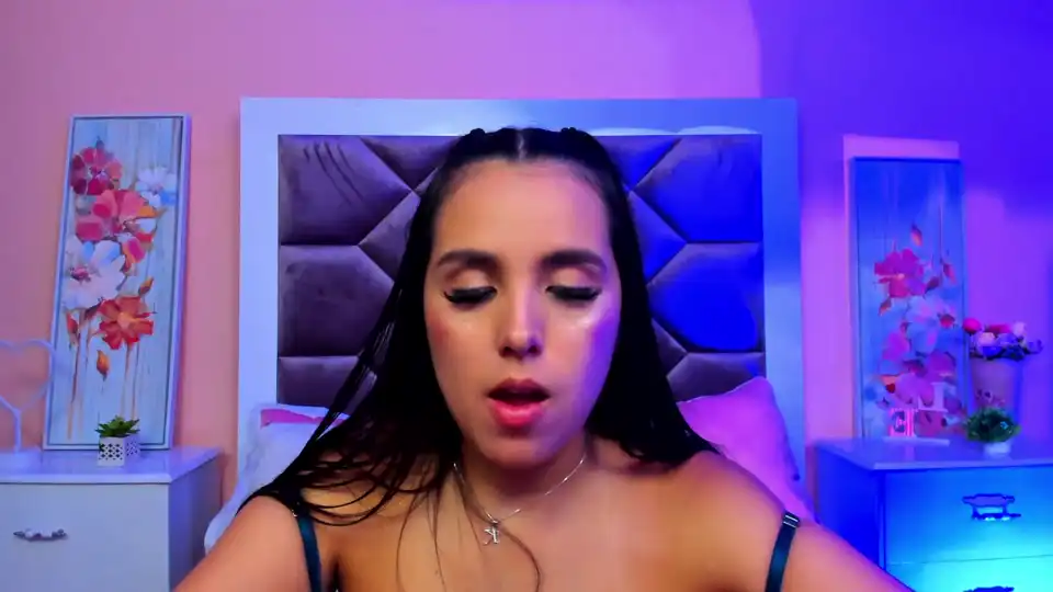 Juanitaperniaa – [Xlovecam] Lesbian Gets Dirty Get Fucked – 2025-06-07 14:05:40