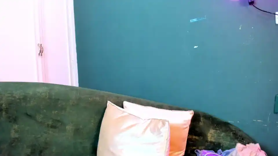 Miamakensie – [Manyvids Live] Webcam Model Hot Fucks Herself – 2025-05-31 13:07:47