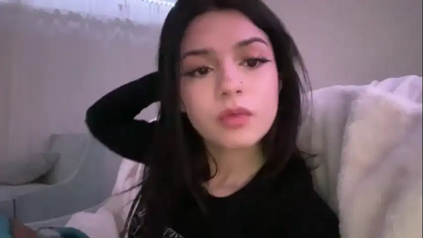Samantha1282 – [Chaturbate] College Girl Shaved Slut – 2025-12-06 05:29:50