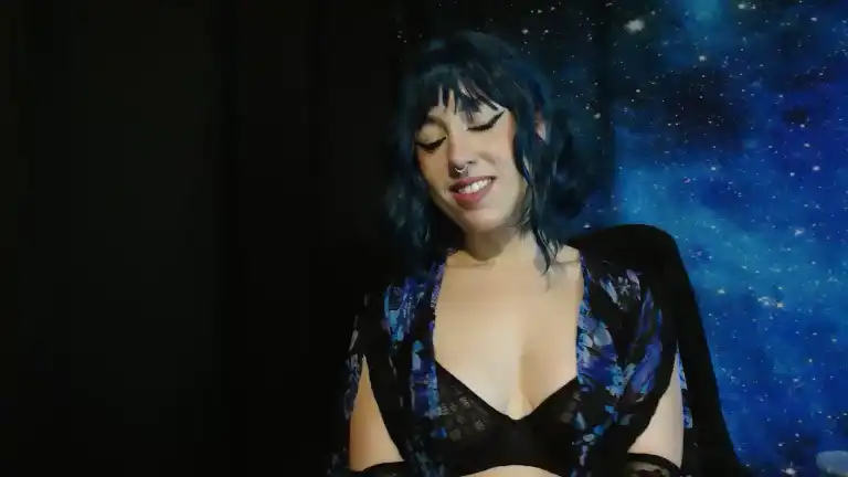 Missvikkiblue – [Streamate] Naughty Shaved Friendly – 2025-09-17 11:19:20