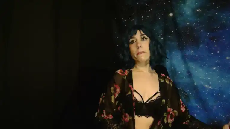 Missvikkiblue – [Streamate] Caught On Webcam Panties Flashing Ass – 2026-05-25 17:44:16