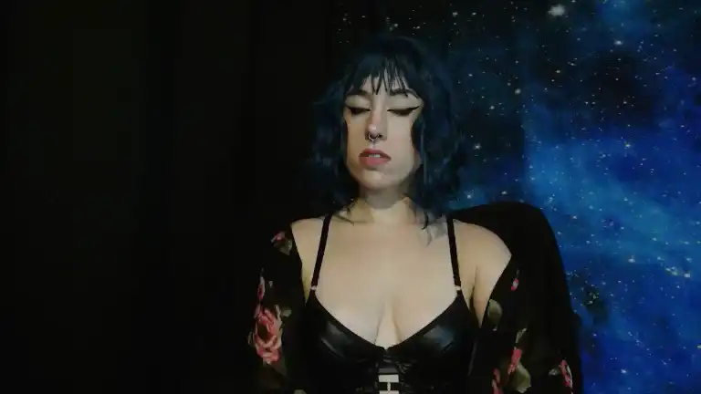 Missvikkiblue – [Streamate] Licking Sweet Girl Loves To Masturbated – 2025-04-09 09:28:03