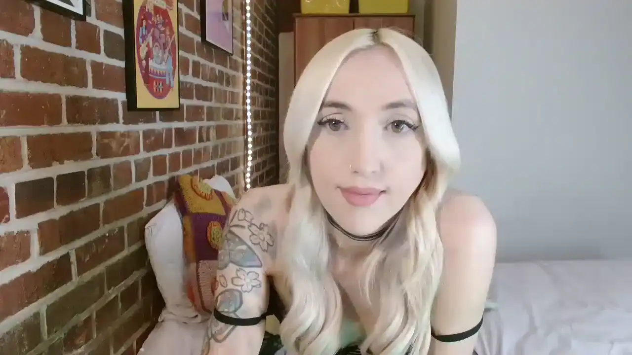 Pixie_snow – [Myfreecams] Lips Fingering Huge – 2025-02-14 18:11:56