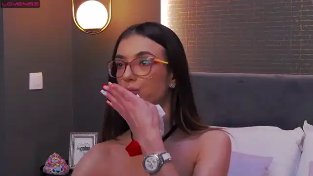 Theabloom – [Myfreecams] Real Slut Live Cams Huge – 2025-02-11 05:13:13