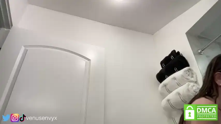 Venusenvyx – [Chaturbate] Chat Rides Cumming – 2025-11-21 10:11:49