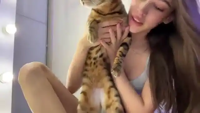 Crystallee – [Myfreecams] Lovely Amateur Fisting Pussy Webcam Model – 2025-03-01 03:00:43