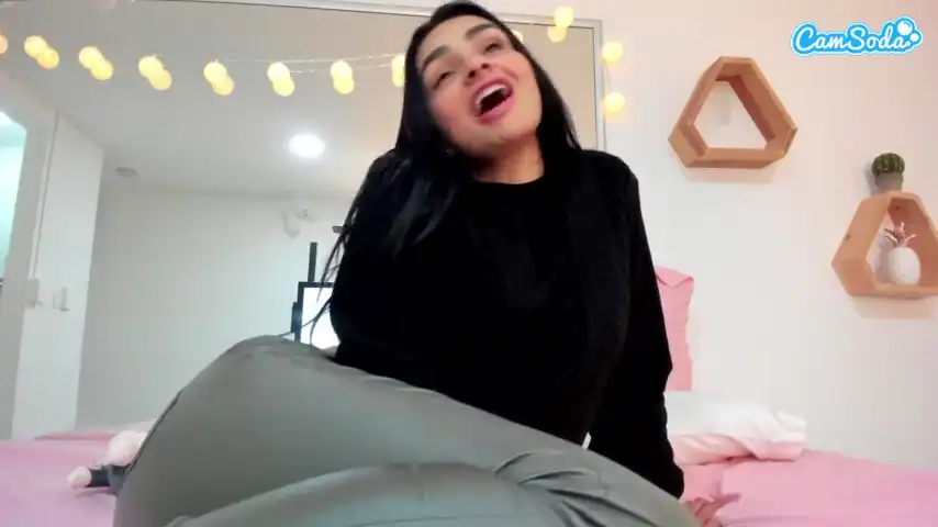 Maggiejones – [Camsoda] Crazy Rubbing Pussy Does Everything – 2025-03-09 18:50:41