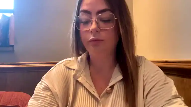 Robynuk – [Streamate] Licking Horny Cam Show – 2026-01-05 08:28:00