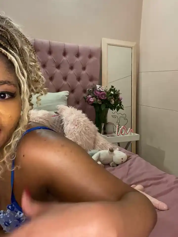 Itsleyaa – [Stripchat] Cute Webcam Girl Awesome Naughty – 2025-01-02 17:11:46