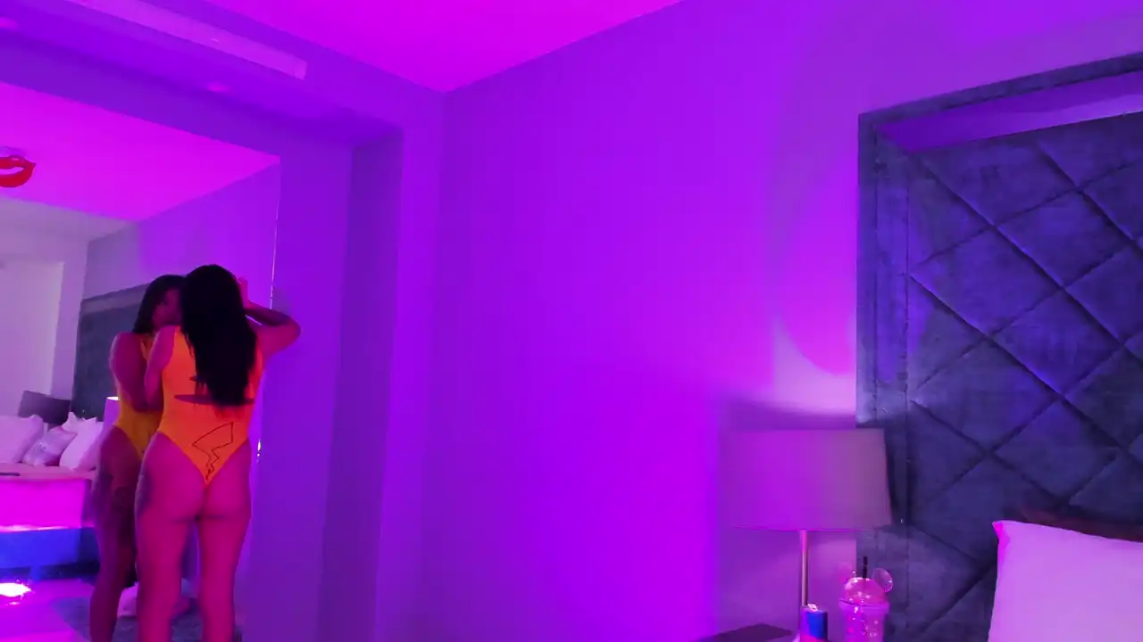 Amberv – [Xlovecam] Teases Realsex Ticket Show – 2025-10-15 21:11:20