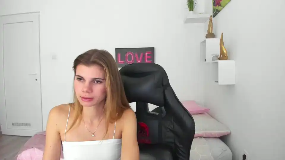 Rileyreid_18 – [Myfreecams] College Girl Fantastic Boobs Pvt – 2025-01-03 07:24:13