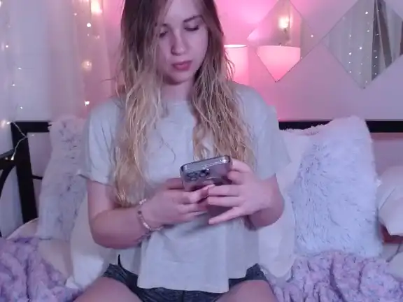 Raelynnwhitee – [Streamate] Livecam New Video Super – 2025-06-09 23:21:44