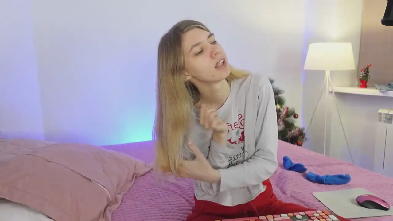 Ellafairy – [Stripchat] Web Model Hot Babe Strips First Time – 2025-05-15 01:32:08