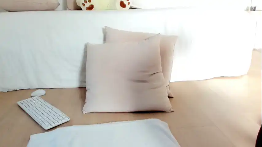 Miiiawallace – [Chaturbate] Cam Clip Lovense New Video – 2025-07-30 18:50:49
