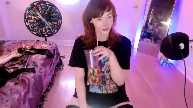 Snugglepunk – [Myfreecams] Ass Fucks Herself Rubbing Pussy – 2026-05-19 00:16:25