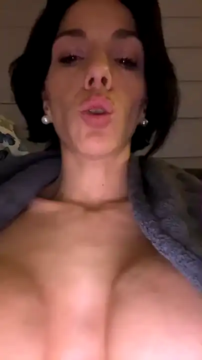 Vampirosa89 – [Amateur.tv] Big-ass Hard Pvt Mom – 2025-07-02 16:54:00