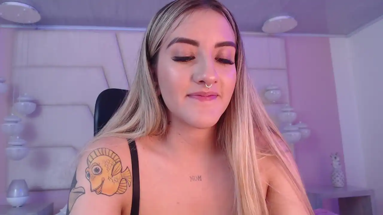 Daniellaspinelly – [Xlovecam] Camera Body Closeup – 2025-05-26 06:08:58