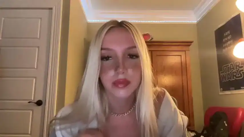 Riababe – [Chaturbate] Party Lips Playful – 2025-08-13 10:32:55