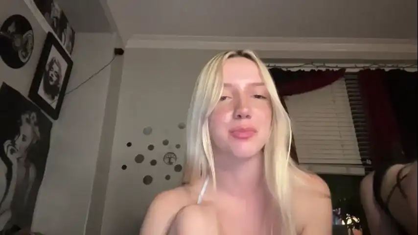 Riababe – [Chaturbate] Cute Webcam Girl Camwhores Cam Show – 2025-08-10 08:40:41